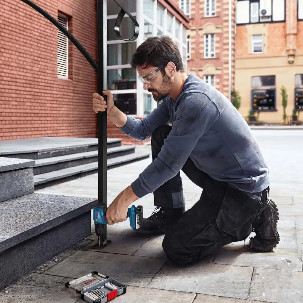 Bosch GSR 185-LI Professional аккумуляторный шуруповерт (1 x 4 Ач, ЗУ), 06019K3005